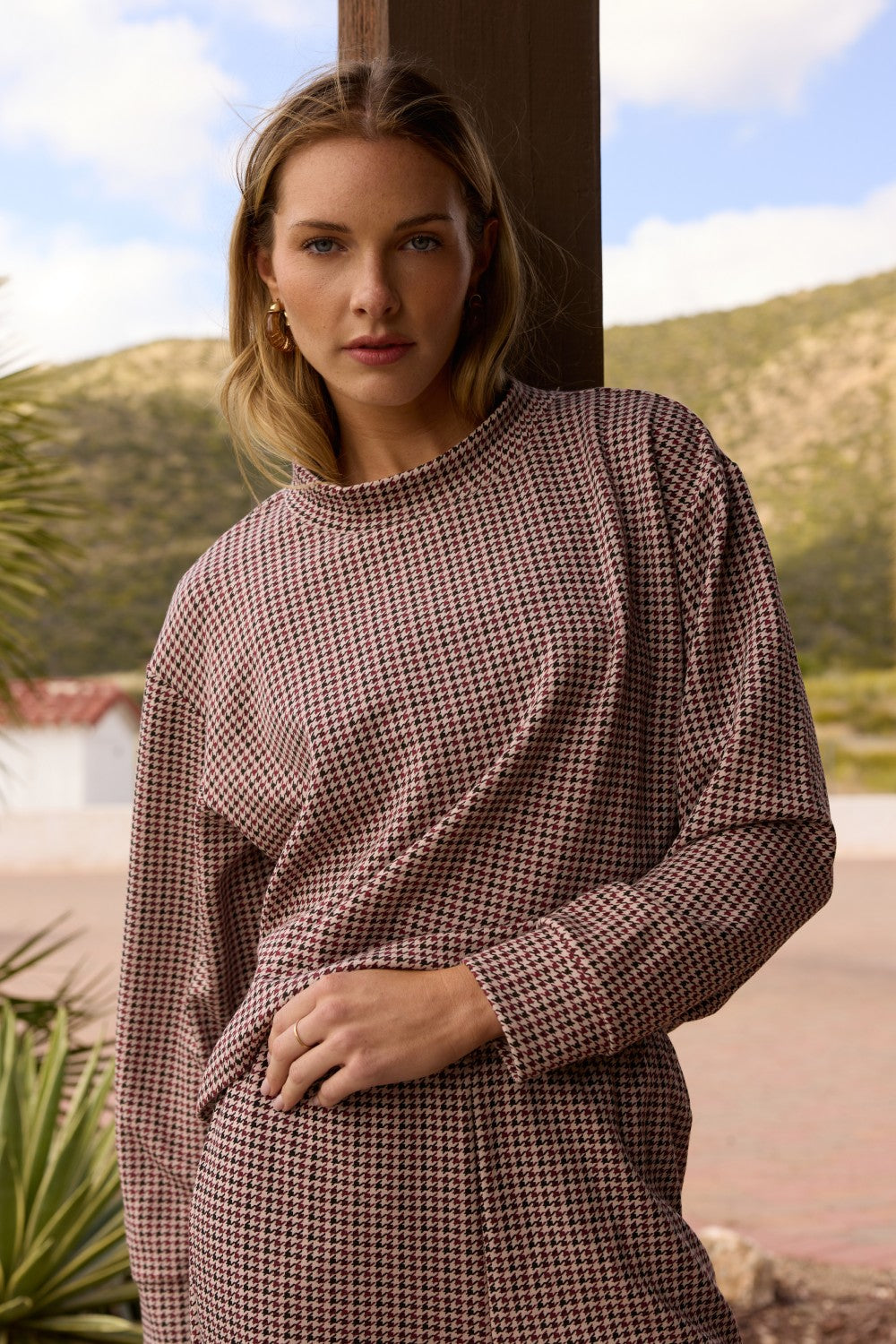 Houndstooth Printed Cloud Mock neck