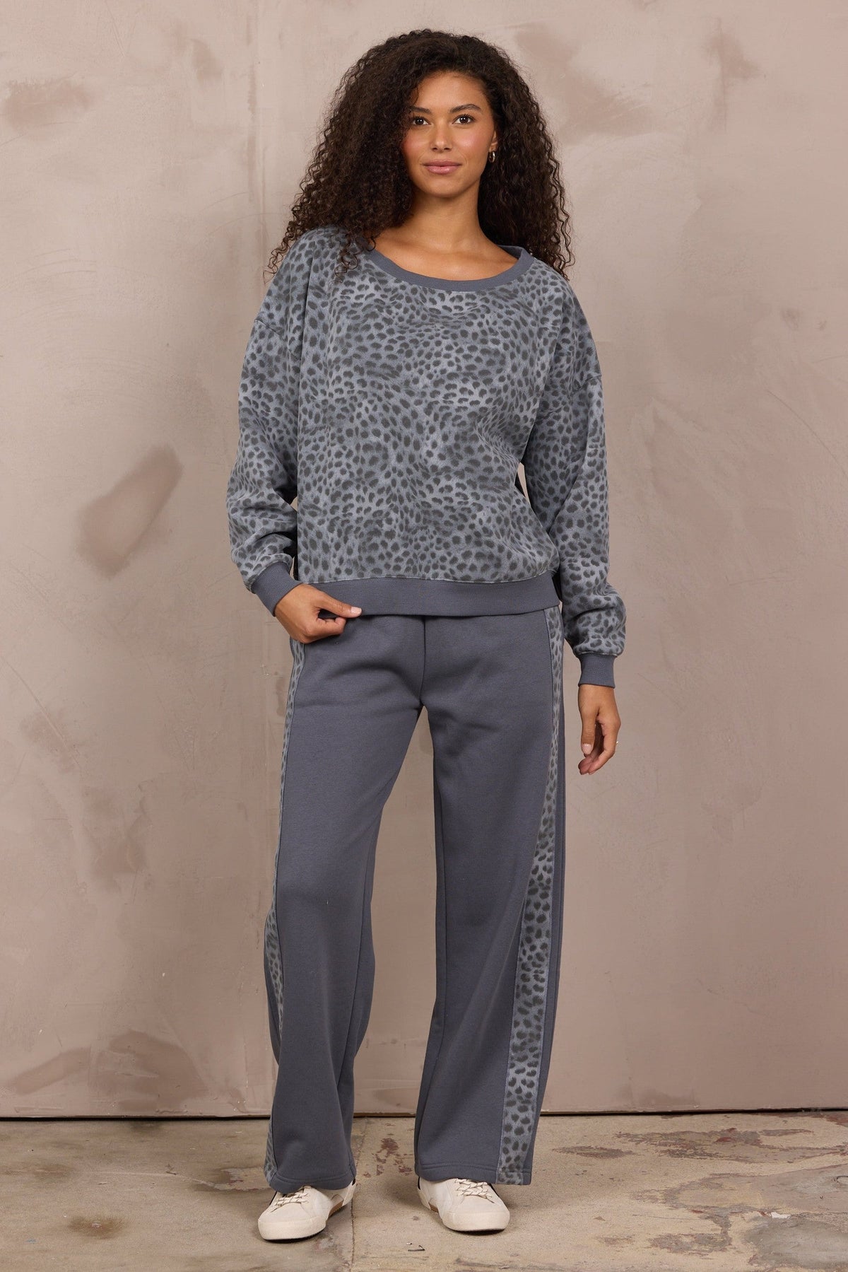 Printed Fleece 2-Piece Set in Washed Charcoal Leopard